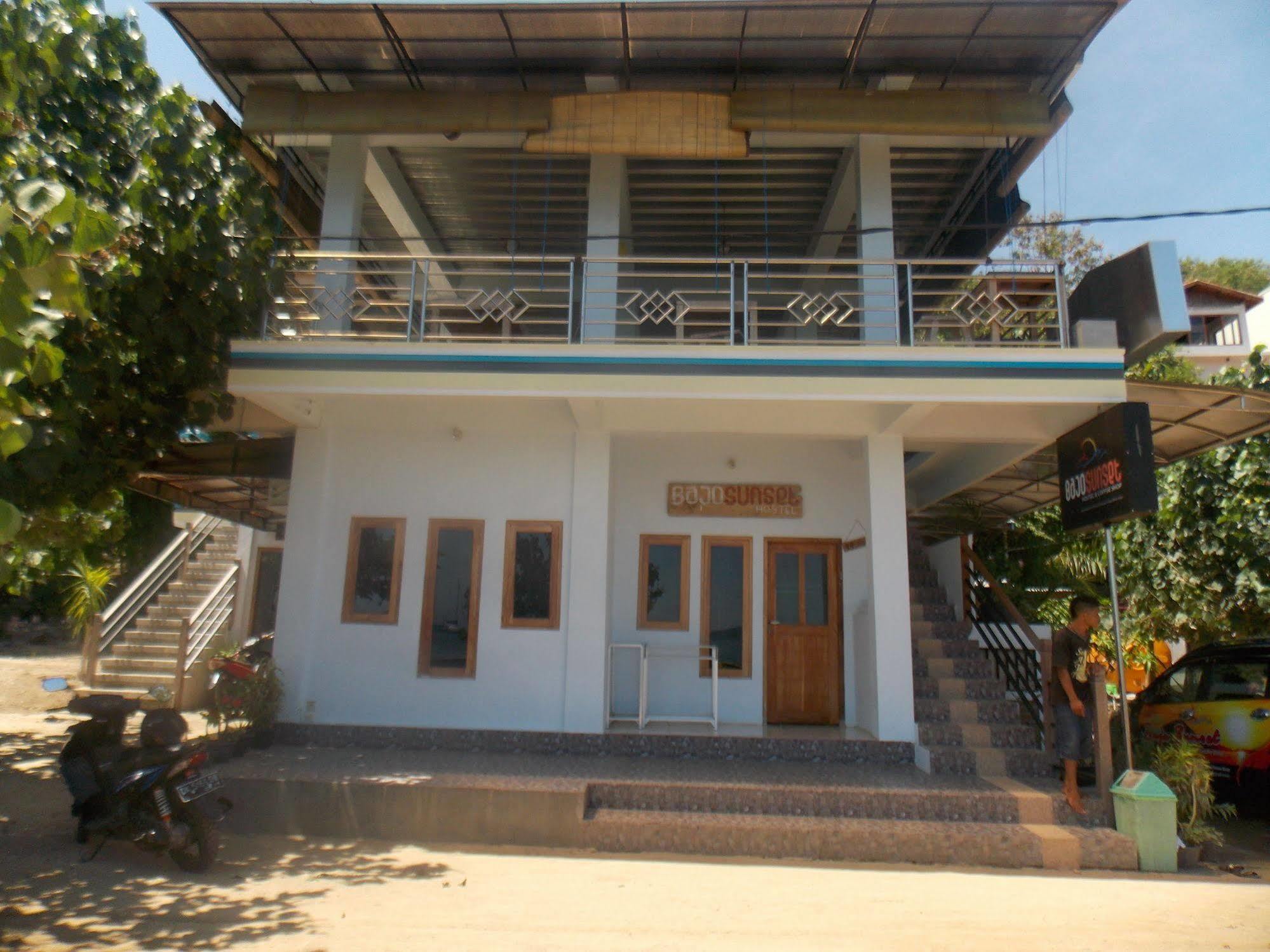 Bajo Sunset Hostel Labuan Bajo Exterior foto